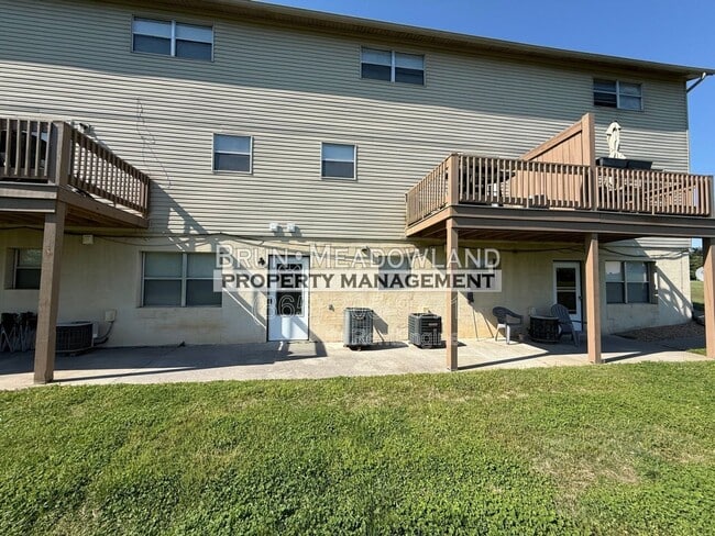 Building Photo - 1921 Meadowland Ln Unit F