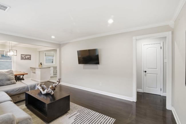 Photo - 1373 Benteen Way SE