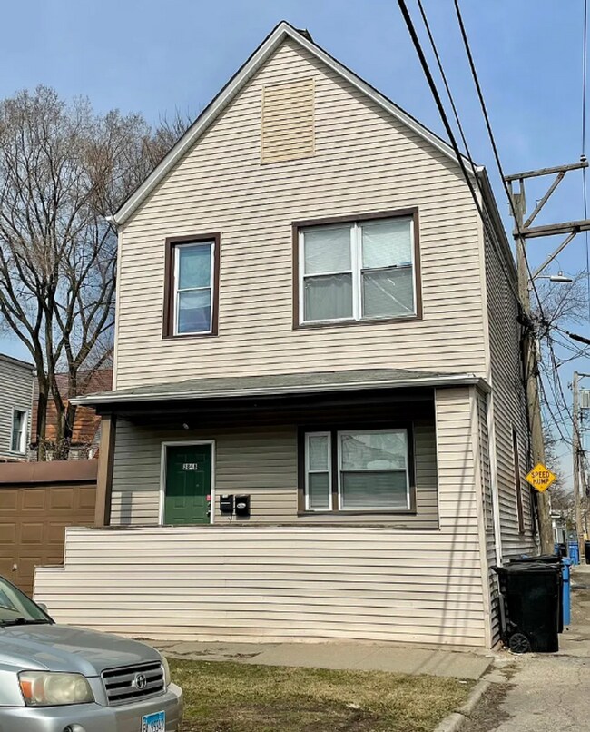 Building Photo - 3848 W Roscoe St Unit #1