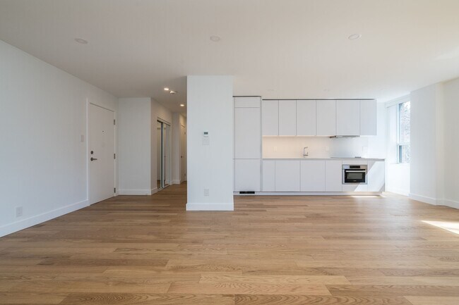 Photo - 755 Avenue Rd Unit 205