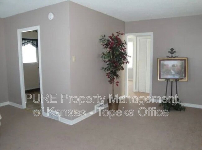 Photo - 600 SW Warren Ave