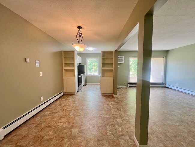 Photo - 1 Bedroom, 1 Bathroom Apartment In Desirable Location! Unit 35