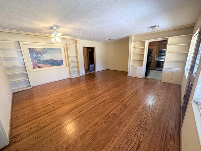 903 Lamonte Ln