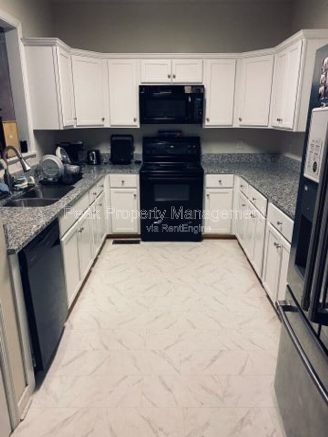 Photo - 117 E 13th St