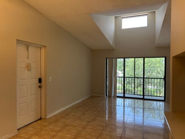 Building Photo - 202 Foxtail Dr Unit E3