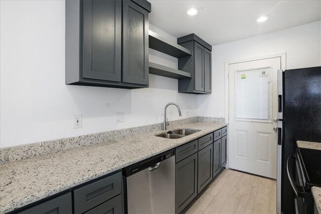 Photo - 905 Louisiana Ave
