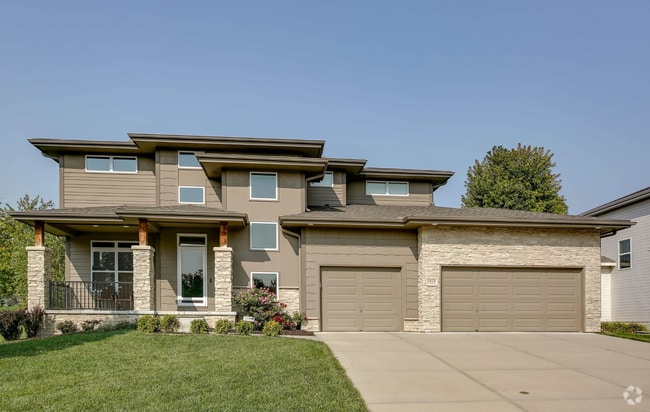 Building Photo - Stylish Living & Modern Comfort in Mission... Rental