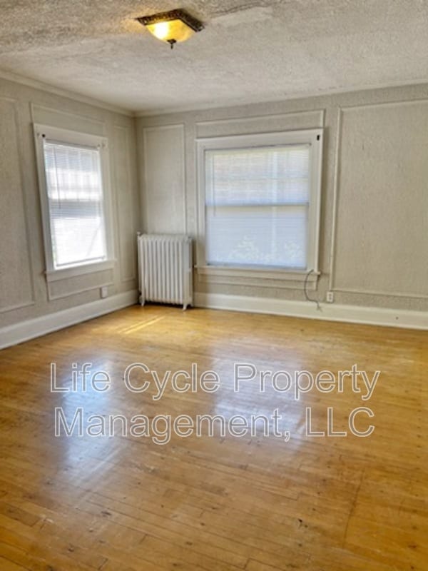 Photo - 548 Fulton St E