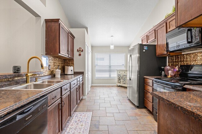 Photo - 18102 Leafwood Cir