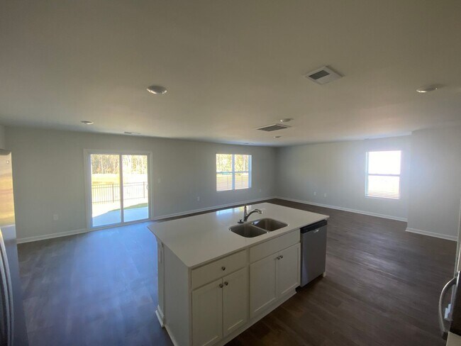 Photo - APRIL SPECIAL!!! $500 SECURITY DEPOSIT WIT...