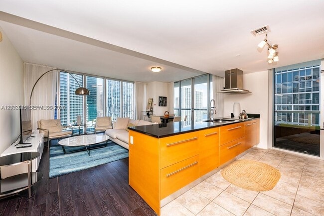 Photo - 485 Brickell Ave Unidad 2302