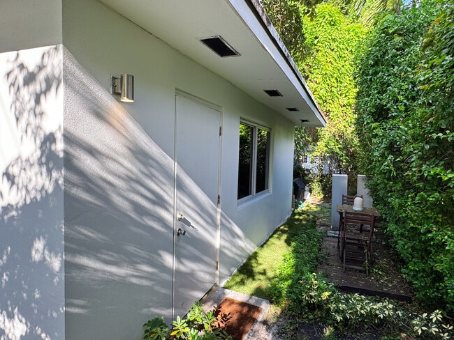 Photo - 400 NE 110th Ter Unidad A