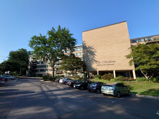 Building Photo - 600 Roosevelt Blvd Unit 601