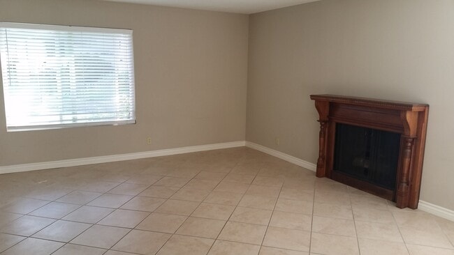 Photo - Great location in Westlake Village!