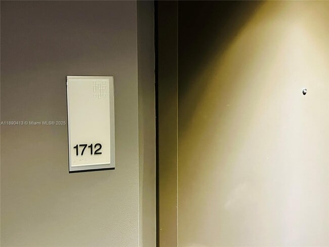 Photo - 1300 Brickell Bay Dr Unidad 1712