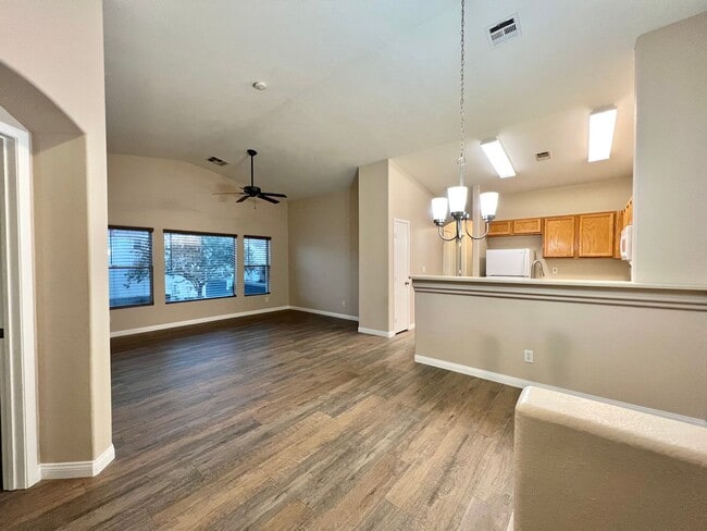 Photo - BEAUTIFUL 2BD/2BA SOUTHEAST