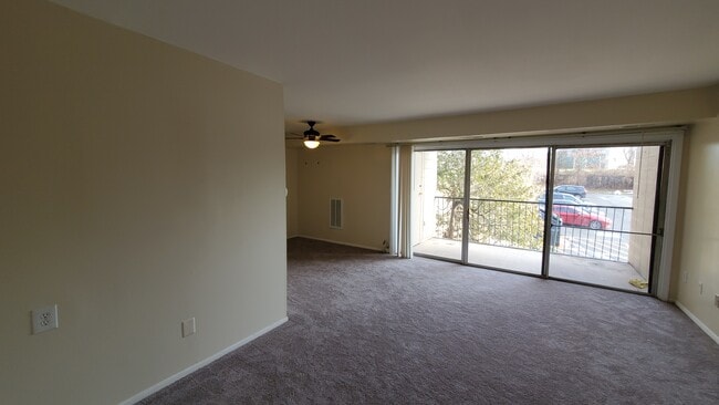 Building Photo - 7700 Arehart Dr Unit 1212 Rental