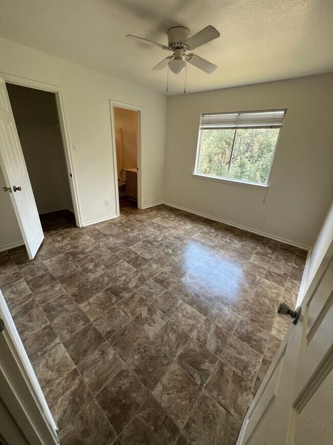 Photo - 933/935 Unidad 935 Sagewood Trail