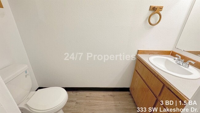 Photo - Freshly Updated 3 BD | 1.5 BA Unit - Downtown Estacada