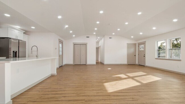 Photo - 112 N Gayle Ave