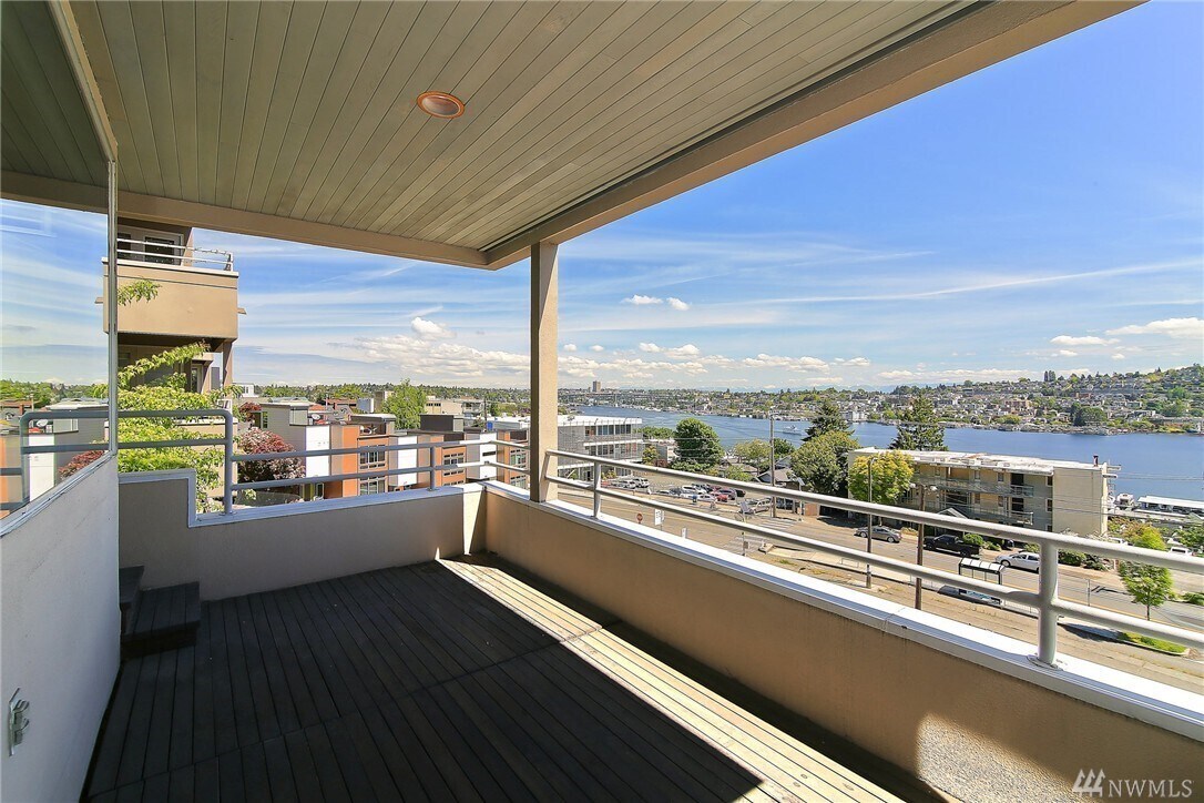 Deck - 1740 Aurora Ave N (Seattle, WA)
