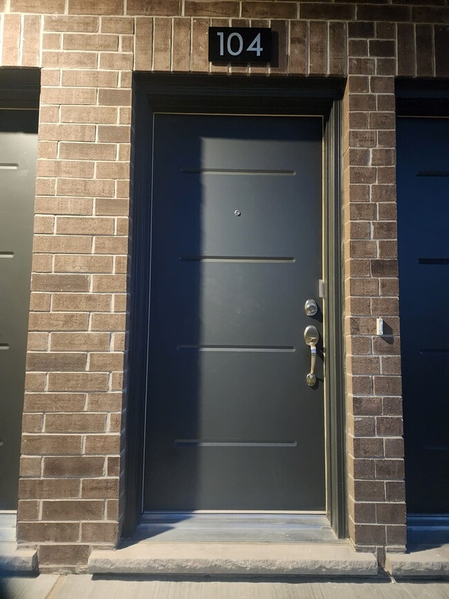 Photo - 940 St David St N