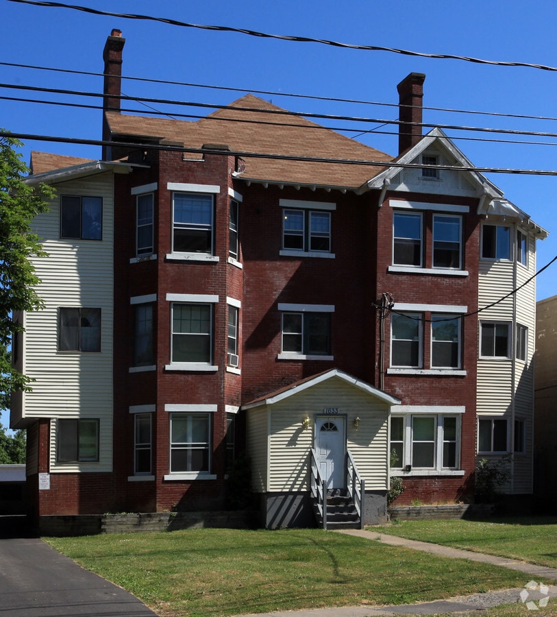Photo - 1633 E Genesee St Apartments