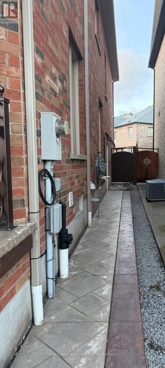 Photo - 243 Pringle Ave