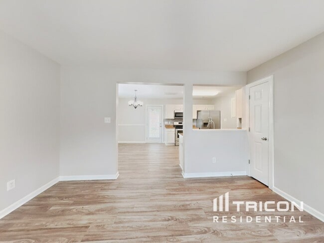 Photo - 144 Crown Side Dr