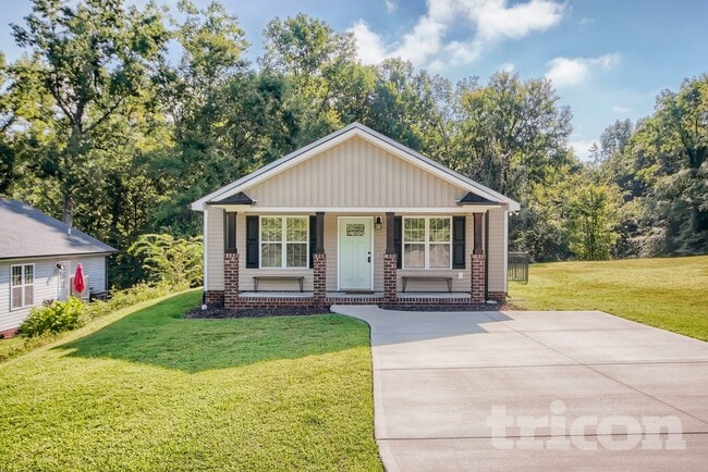 Photo - 340 Belvedere Dr NW