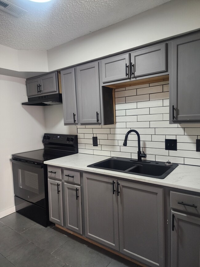 Building Photo - 1310 N Wellington Pl Unit 1