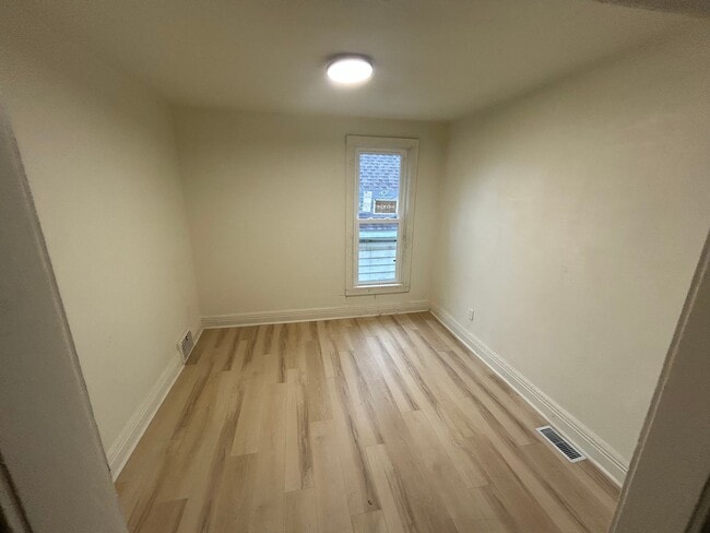232 Ferris St Unit 3
