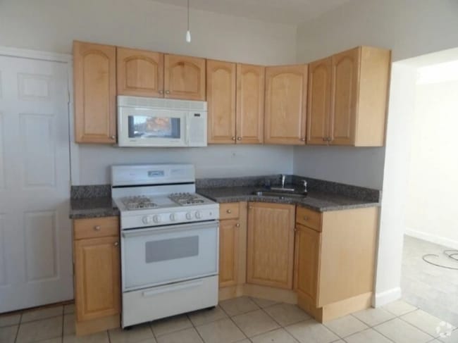 Building Photo - 42 Englewood Ave Unit 1R Rental