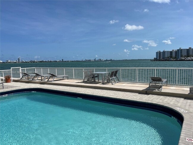 Photo - 2016 Bay Dr Unit 908