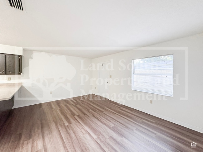 Photo - 815 W Carole St