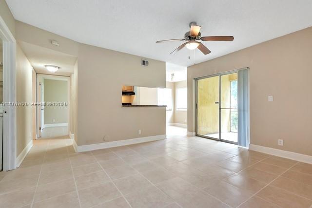 Photo - 5760 Rock Island Rd Unidad 313