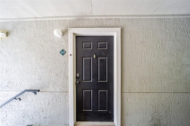 3705 SW 27th St Unit 221