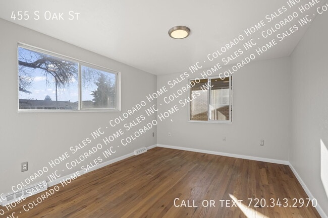 Photo - 455 S Oak St