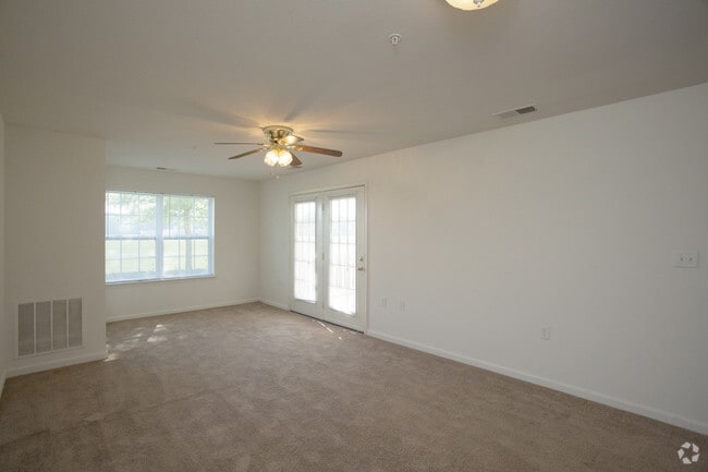 1BR,1BA,-767SF Living Room