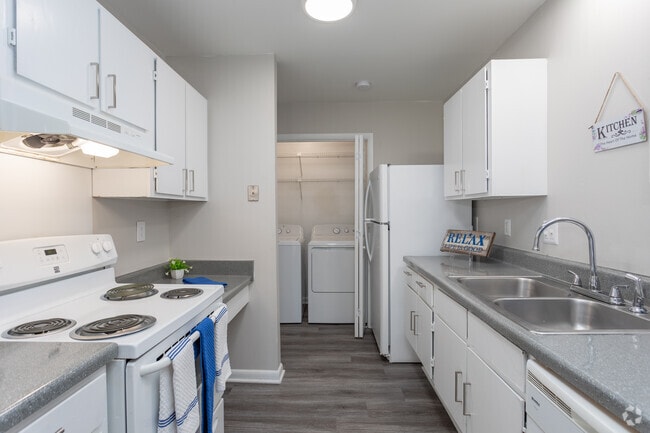 2BR, 2BA - 1080SF 2A - Kitchen - Landmark Flats