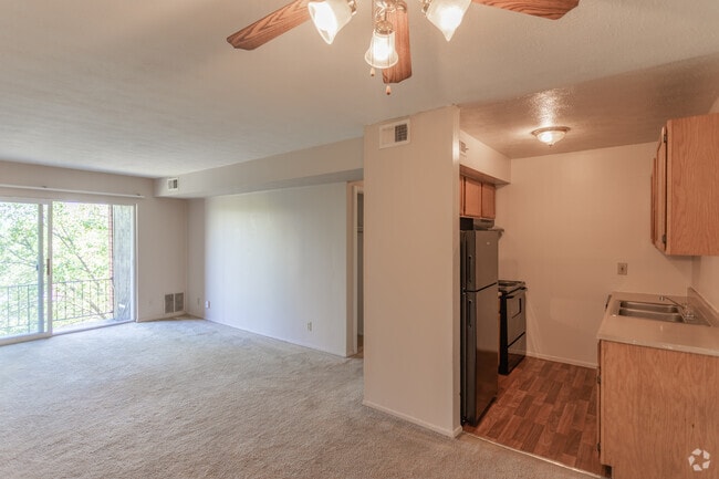 2BR, 1.5BA - 950 SF