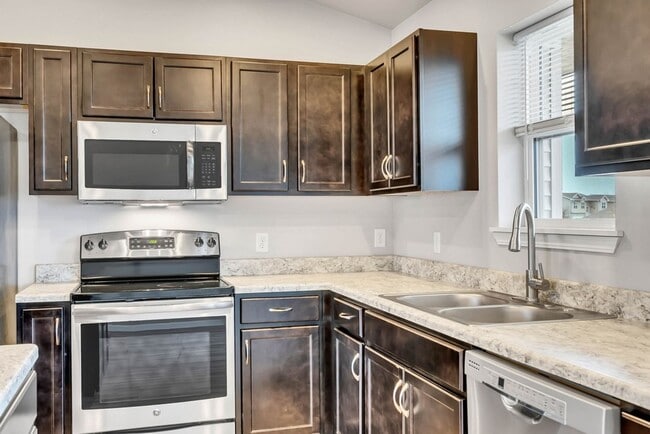 Photo - 5483 Summerland Drive