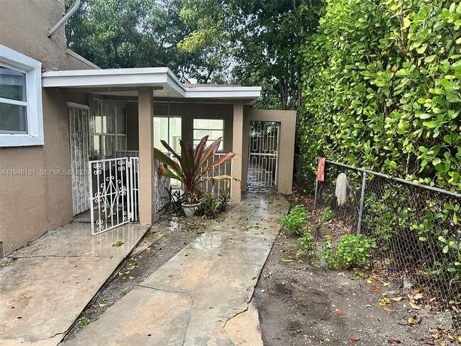 Photo - 261 NW 49th St Unit C