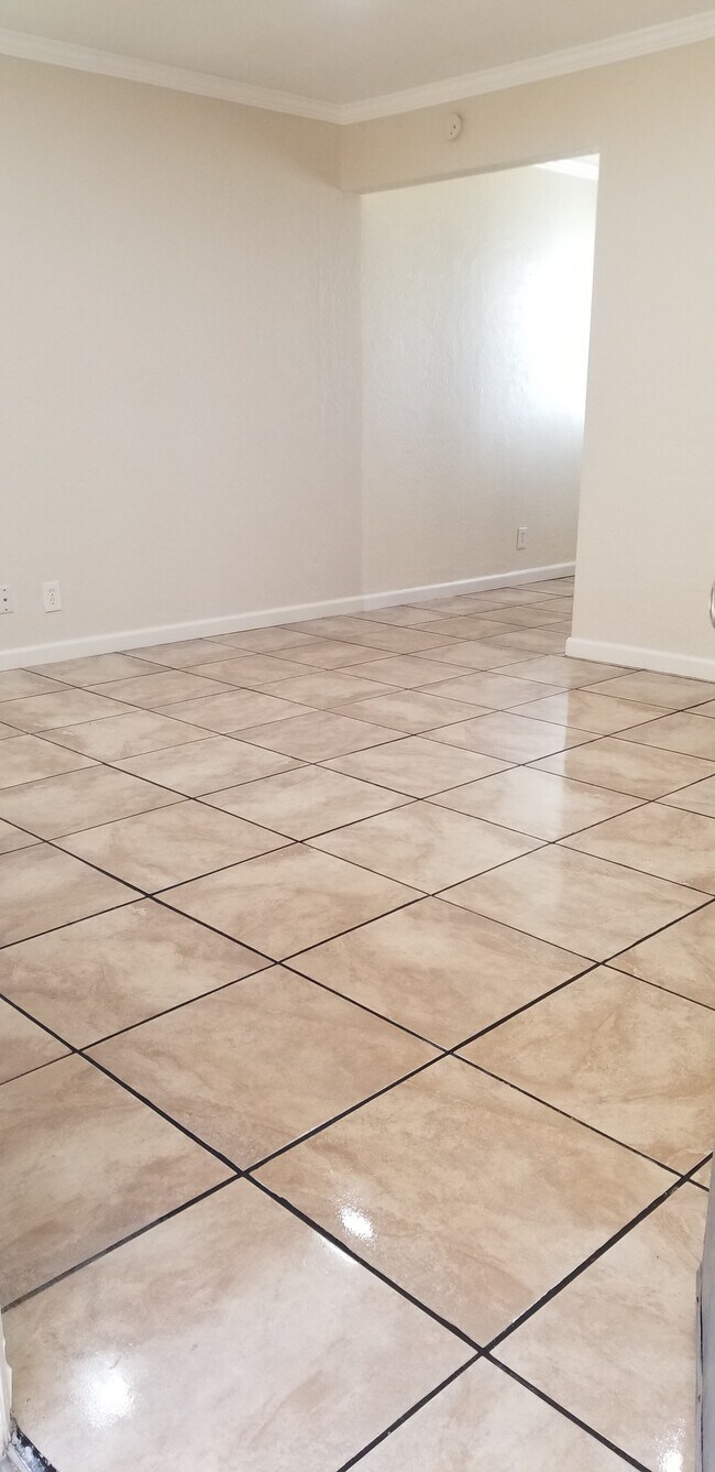 Photo - 845 Apgar St Unit B