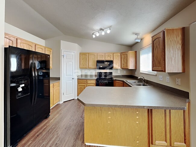 Photo - 816 Crimson Ln