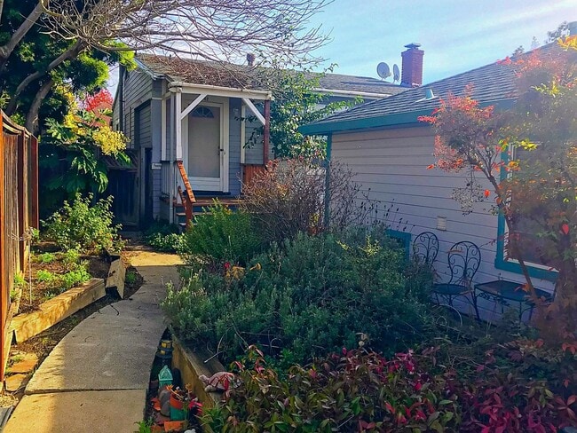 Building Photo - 3738-3742 Randolph Ave Unit 3742