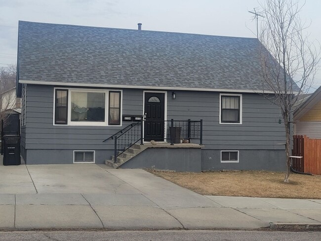 Building Photo - Updated 4 Bedroom Home! Heat Paid! Unit 1112 S. Boxelder