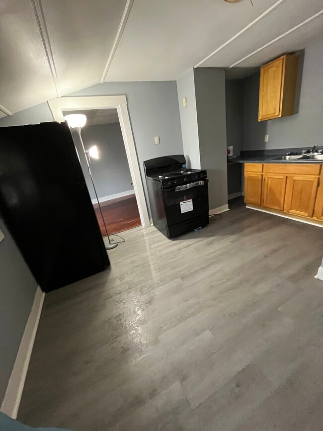 Building Photo - 400 Stafford Ave Unit 2nd