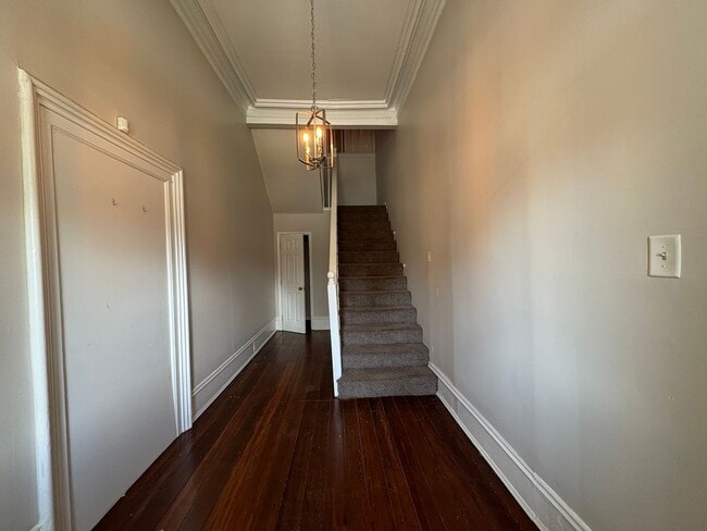 Photo - 1065 College St Unit C
