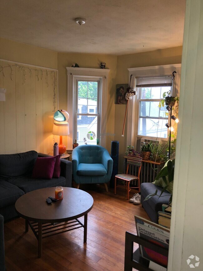 Building Photo - 67 Marion St Rental
